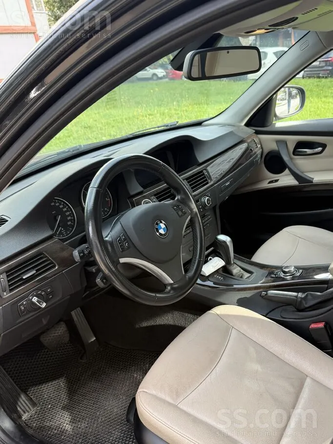 BMW 318 2010 photo 4