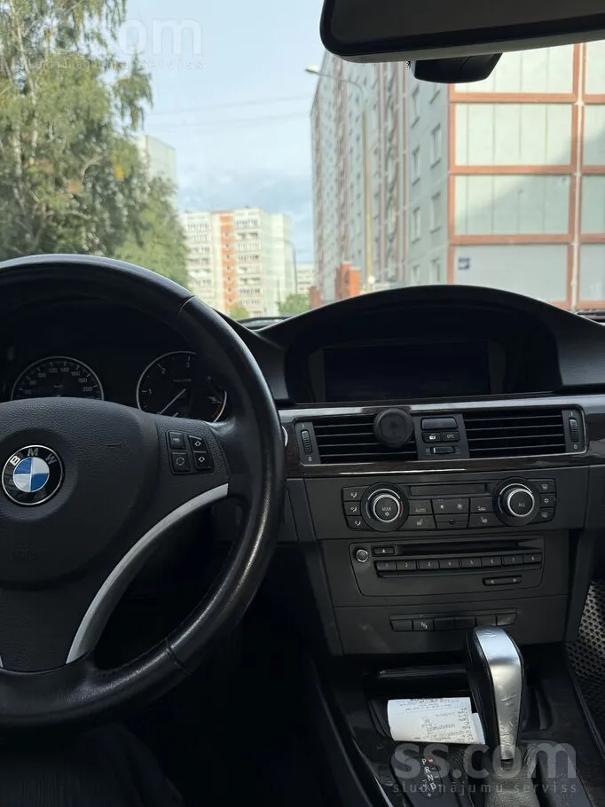 BMW 318 2010 photo 5