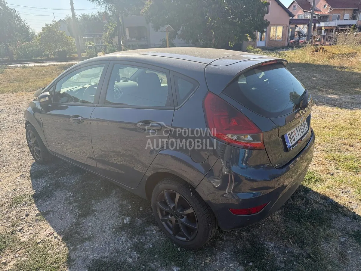 Ford Fiesta 2011 photo 2