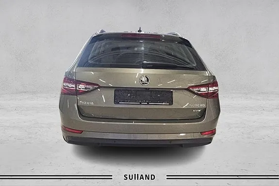 Skoda Superb 2017 photo 4