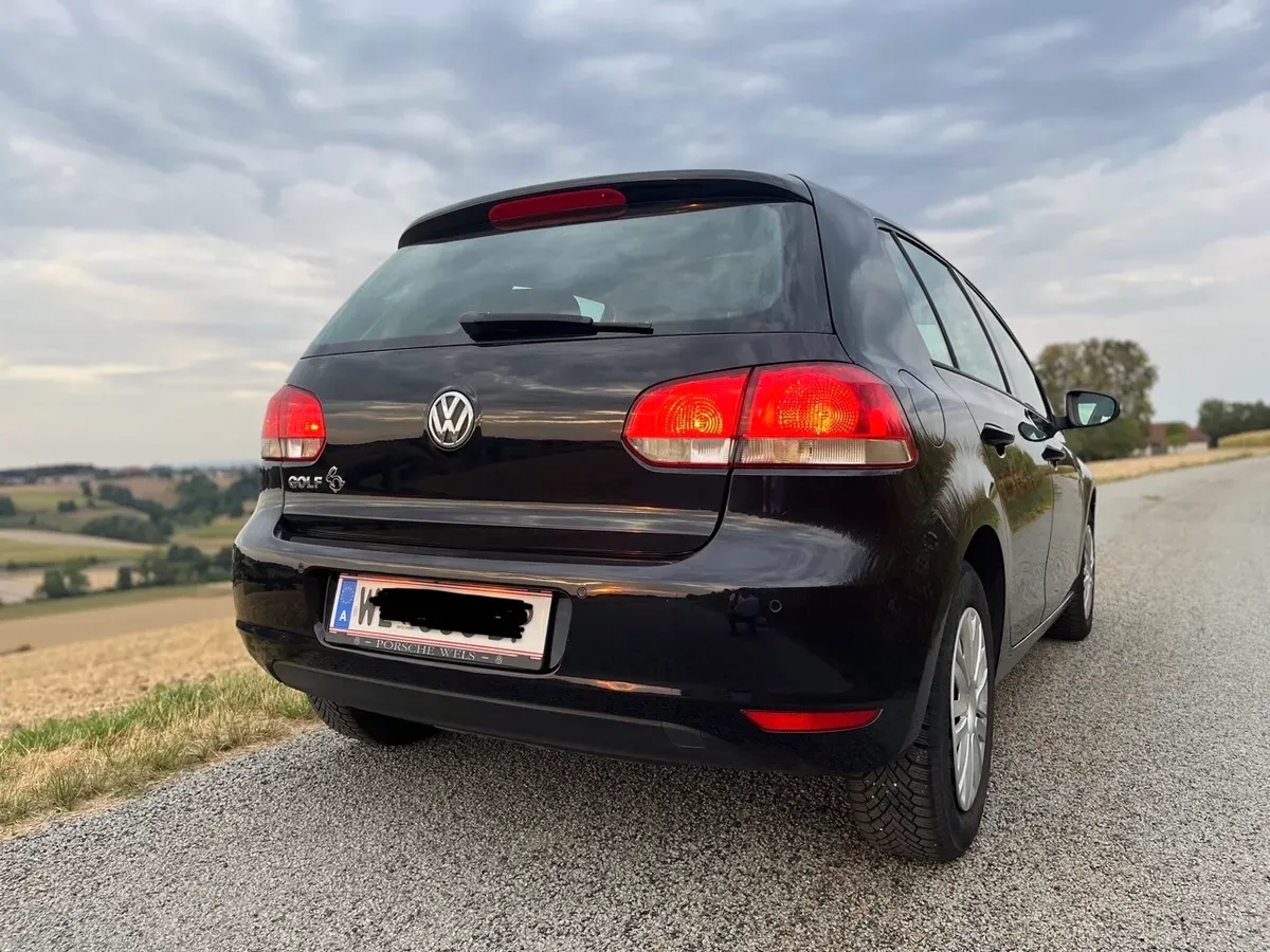 Volkswagen Golf 2011 photo 2