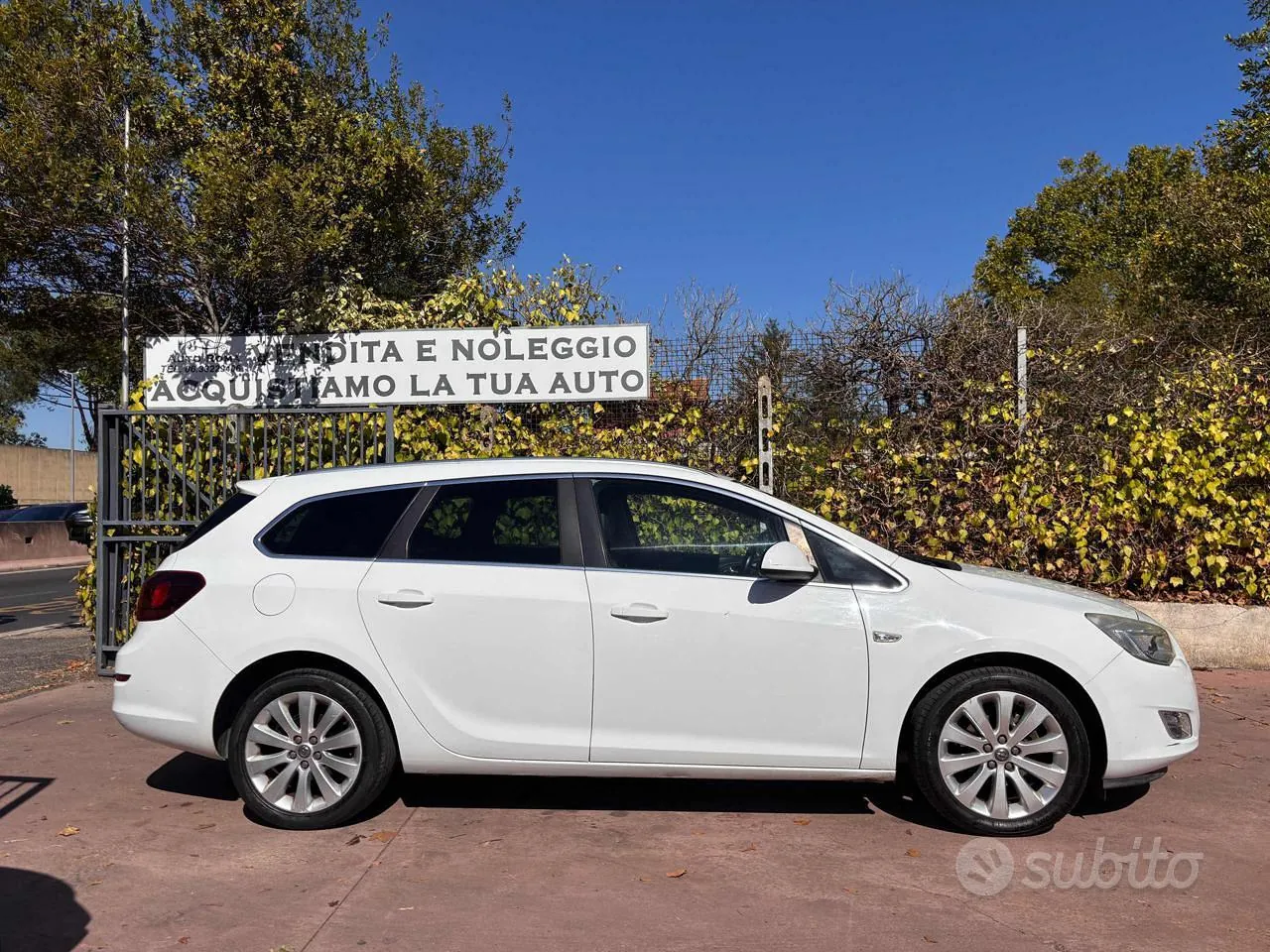 Opel Astra 2012 photo 4