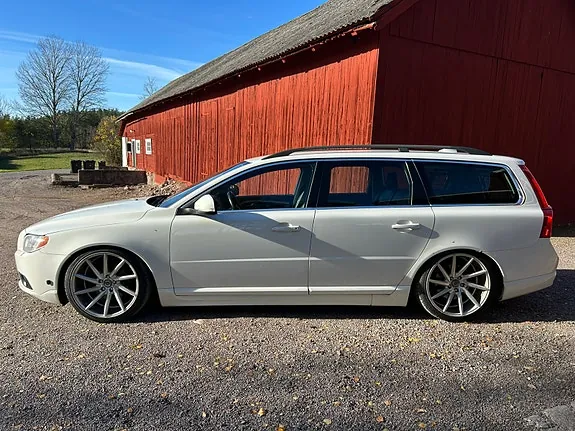 Volvo V70 2012 photo 3
