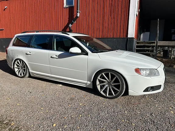 Volvo V70 2012 photo 2