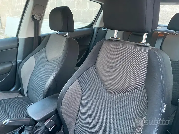Peugeot 308 2008 photo 5