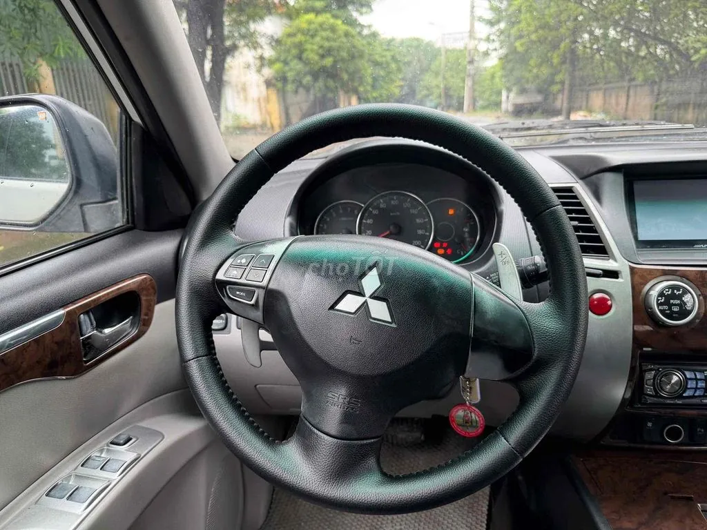 Mitsubishi Pajero Sport 2012 photo 5