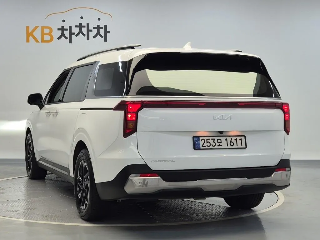 Kia Carnival 2024 photo 2