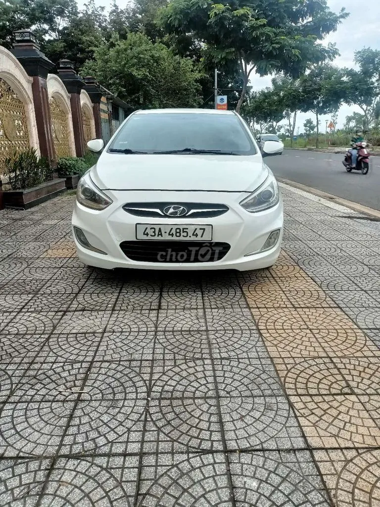 Hyundai Accent 2013 photo 2