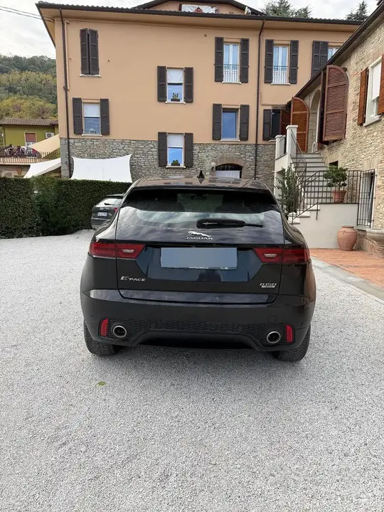 Jaguar E-Pace 2019 photo 2