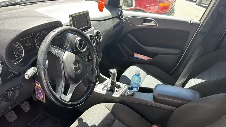 Mercedes-Benz B-Class 2012 photo 3
