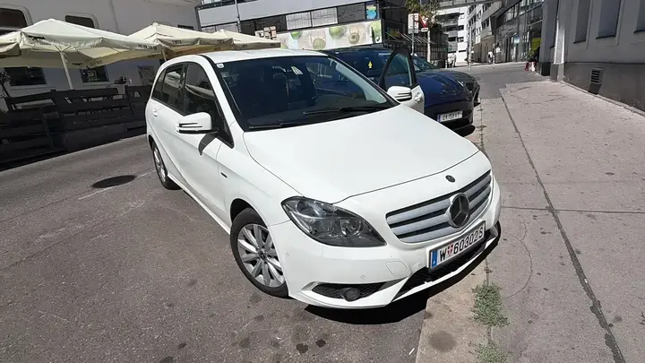 Mercedes-Benz B-Class 2012 photo 2
