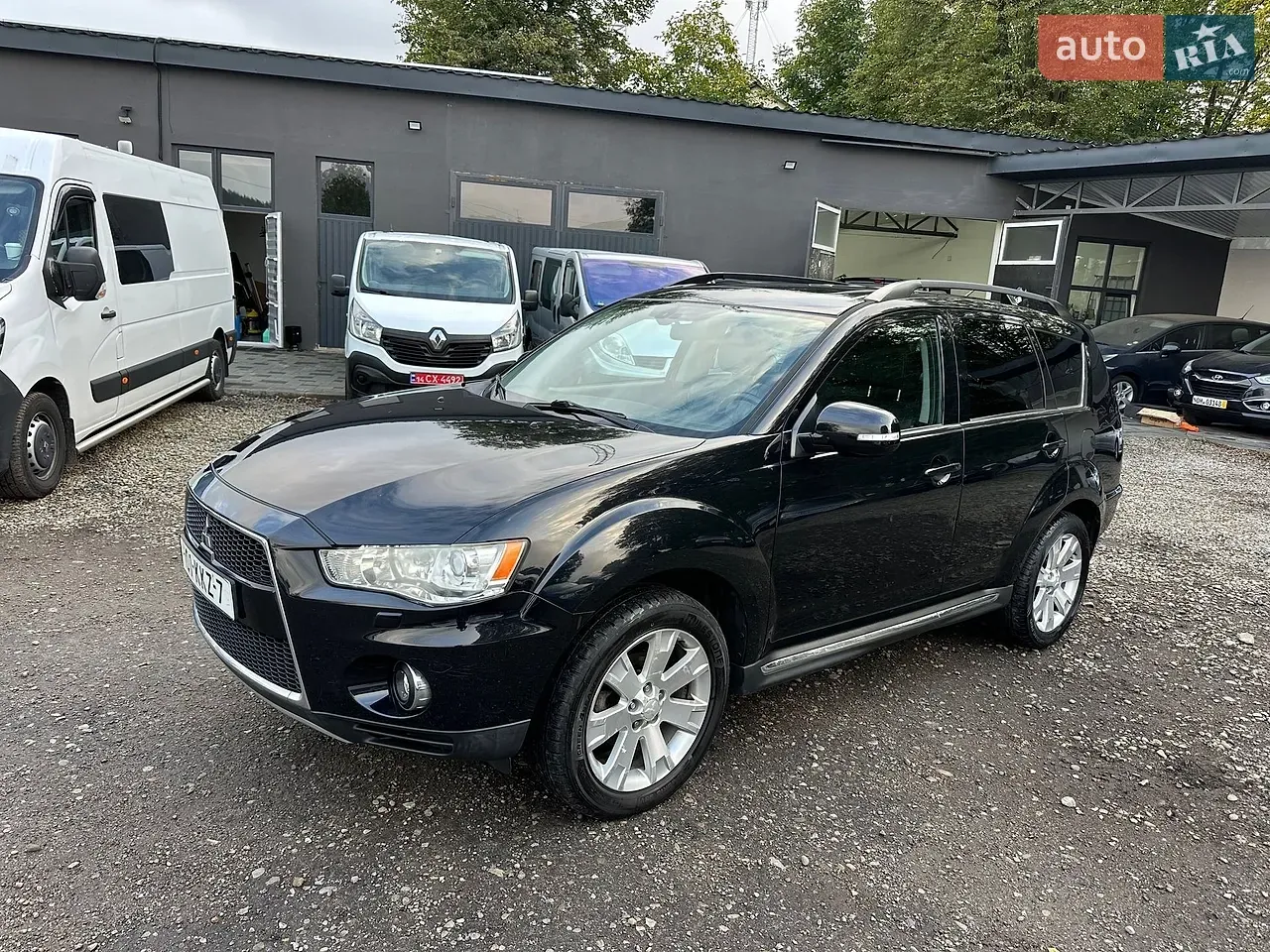 Mitsubishi Outlander 2011 photo 2