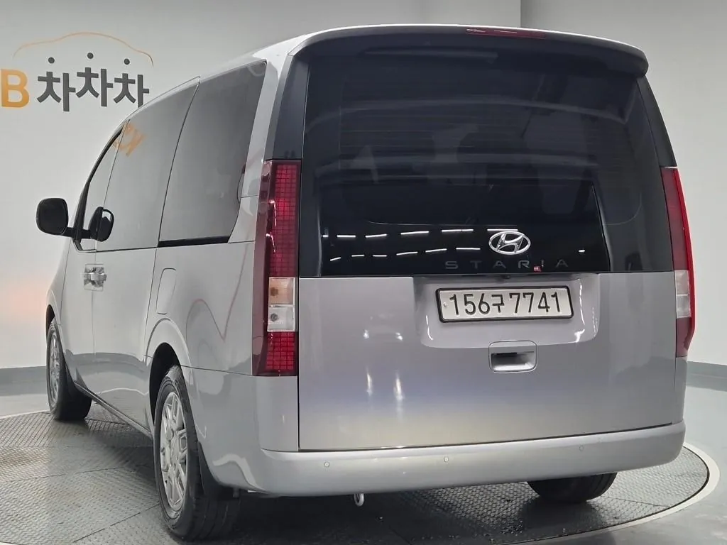 Hyundai Staria 2023 photo 2