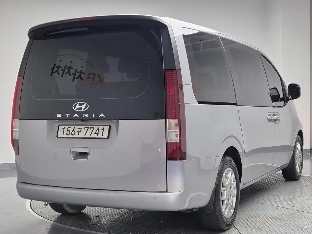 Hyundai Staria 2023 photo 3