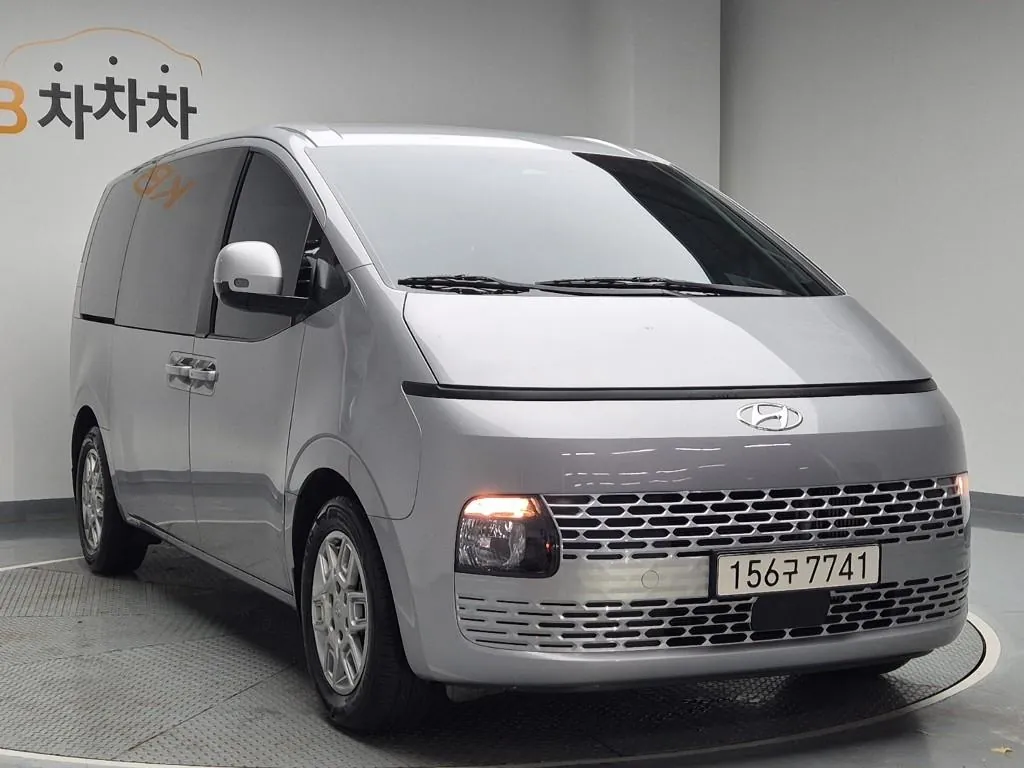 Hyundai Staria 2023 photo 4