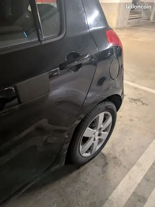 Suzuki Swift 2009 photo 2