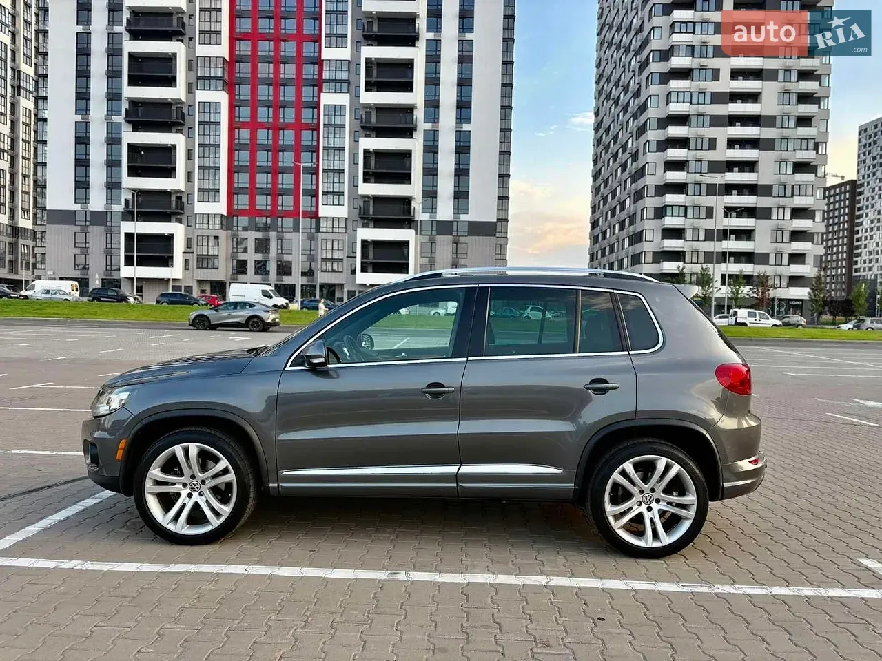 Volkswagen Tiguan 2012 photo 3