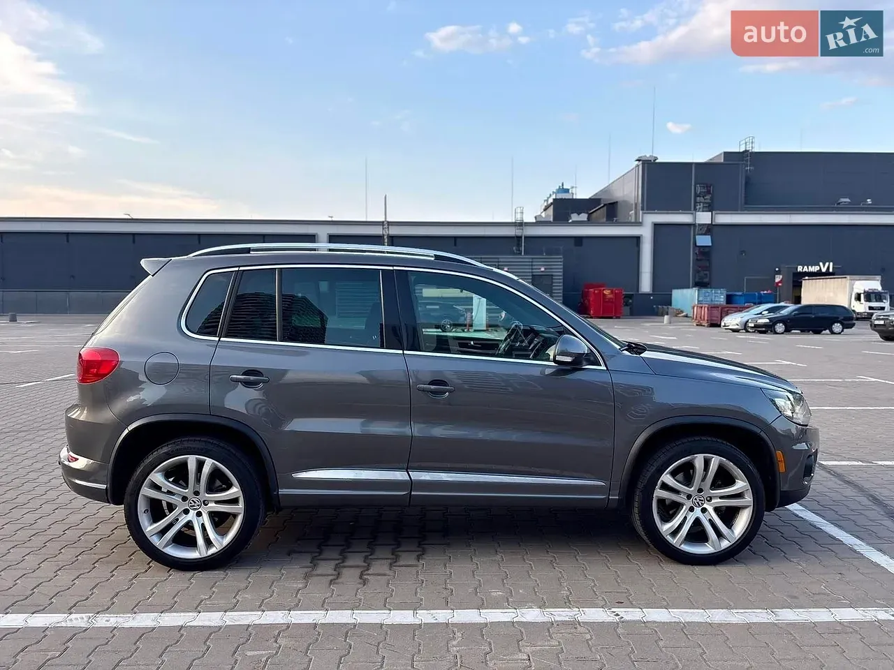 Volkswagen Tiguan 2012 photo 4