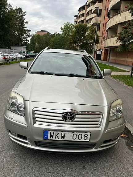 Toyota Avensis 2004 photo 2