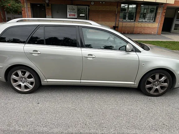 Toyota Avensis 2004 photo 3