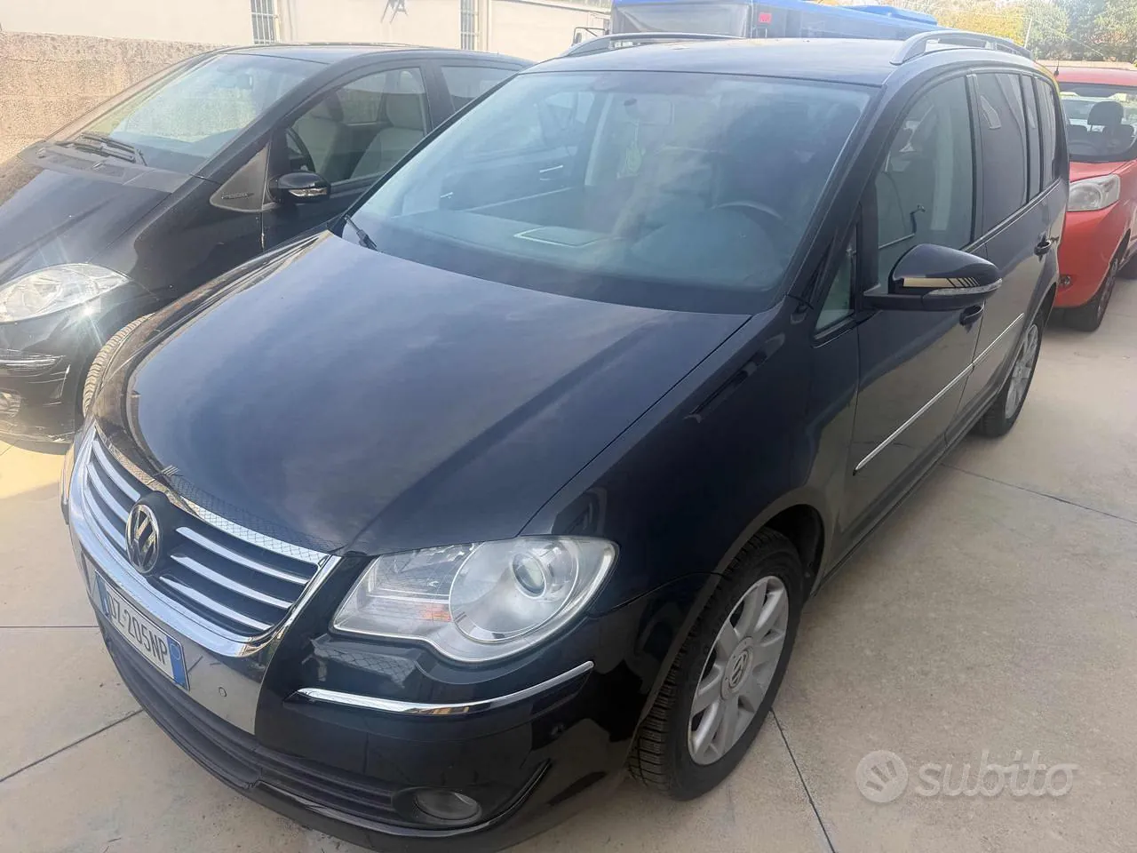 Volkswagen Touran 2009 photo 2