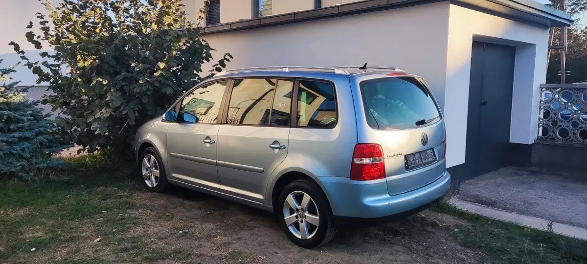 Volkswagen Touran 2006 photo 2