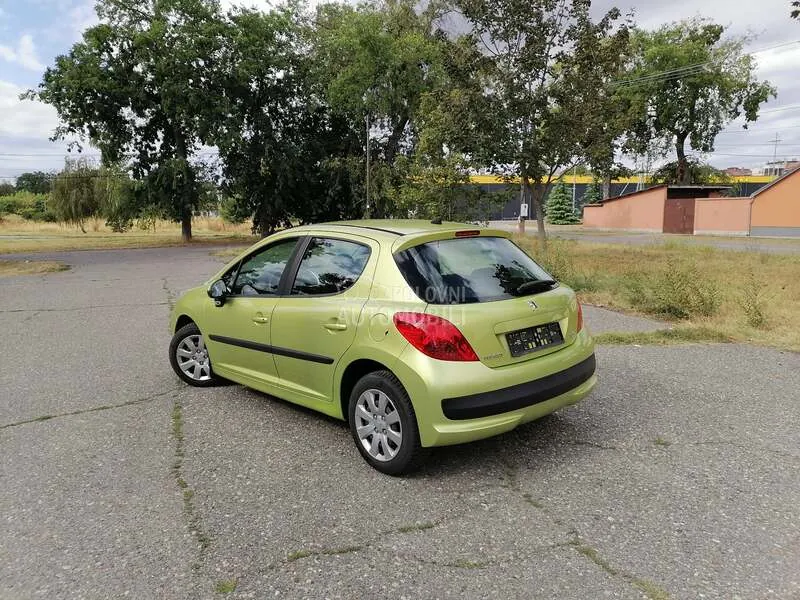 Peugeot 207 2007 photo 3