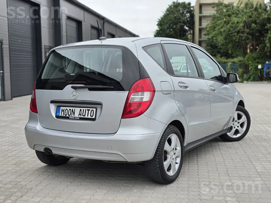 Mercedes-Benz A180 2009 photo 2
