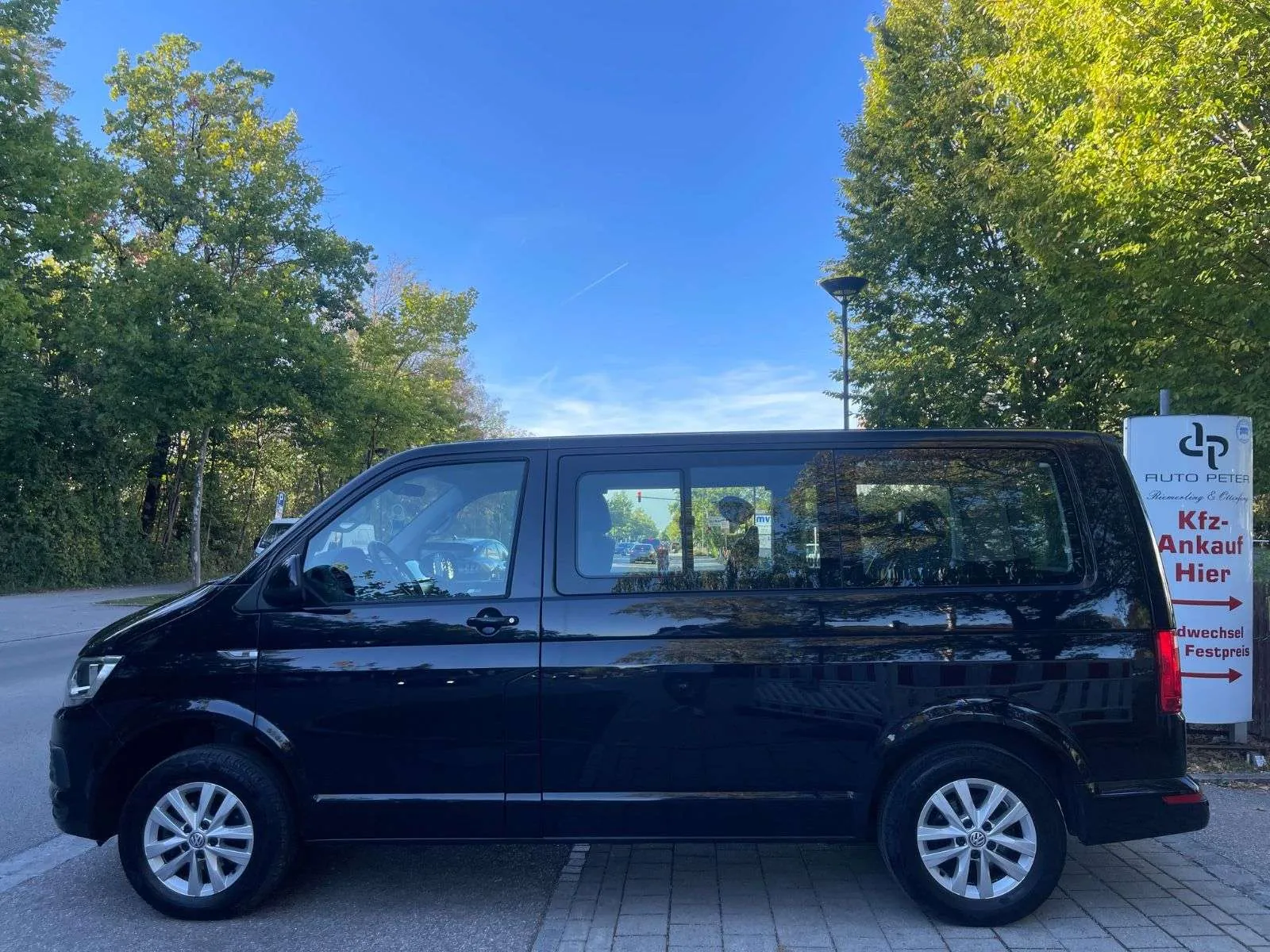 Volkswagen T6 Multivan 2016 photo 2