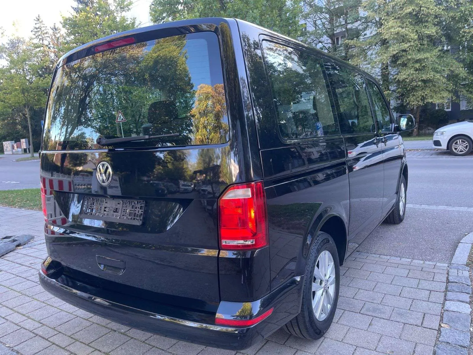 Volkswagen T6 Multivan 2016 photo 5