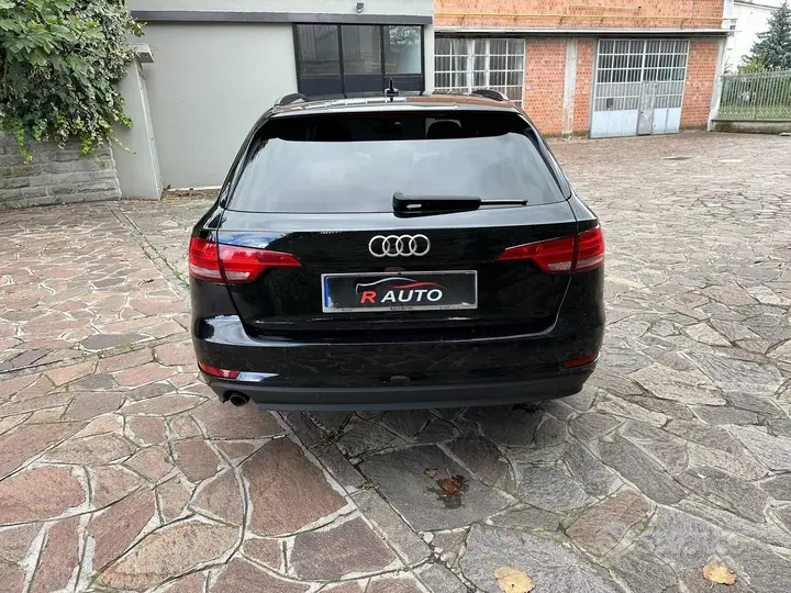 Audi A4 2017 photo 2