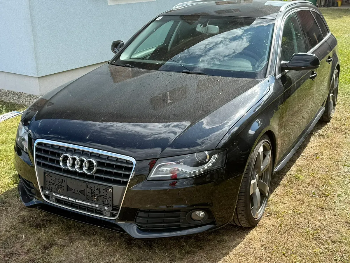 Audi A4 2010 photo 2
