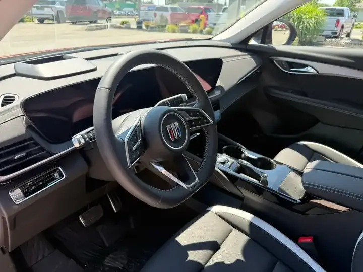Buick Envision 2026 photo 4