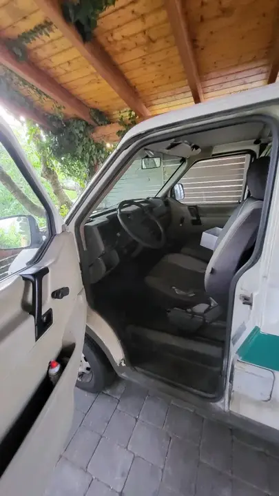 Volkswagen T4 1994 photo 2