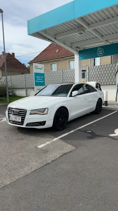 Audi A8 2011 photo 3