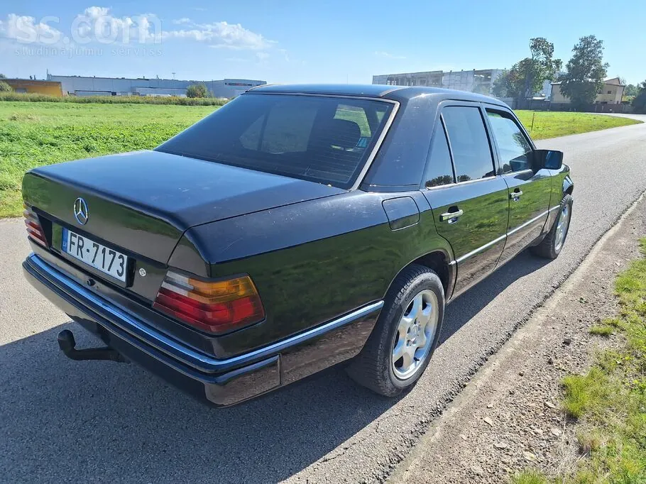 Mercedes-Benz 200 1990 photo 5
