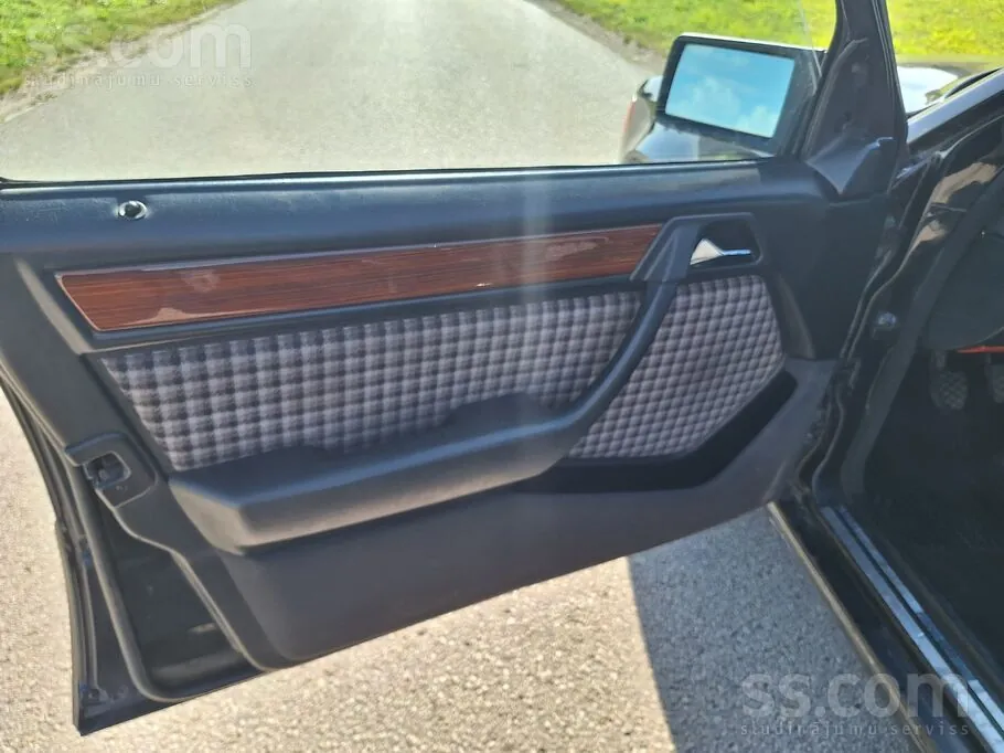 Mercedes-Benz 200 1990 photo 4