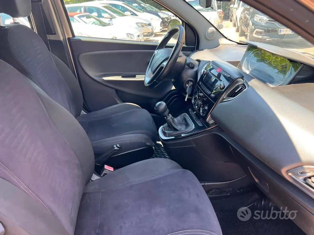 Lancia Ypsilon 2015 photo 3