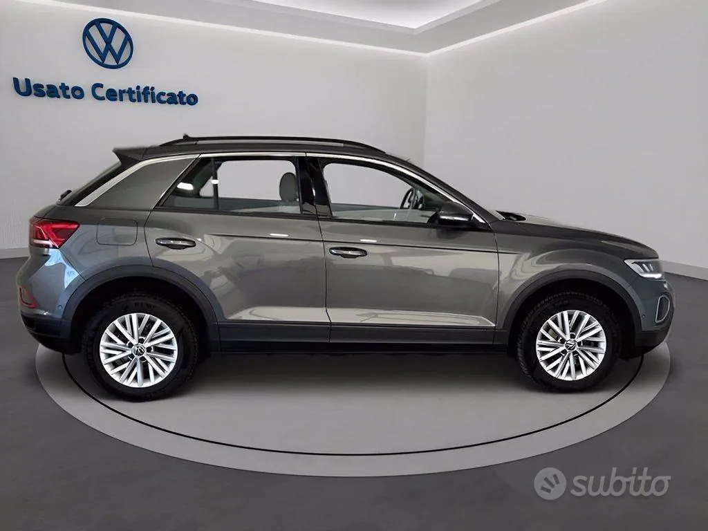 Volkswagen T-Roc 2023 photo 3