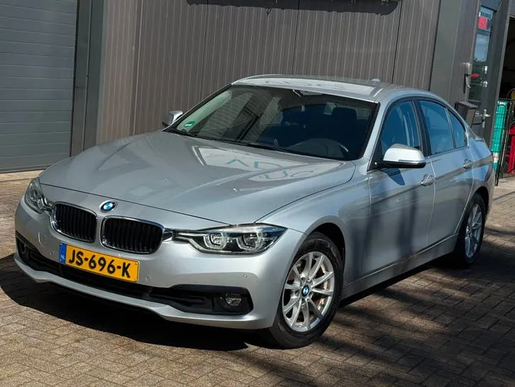 BMW 3 Series 2016 photo 2