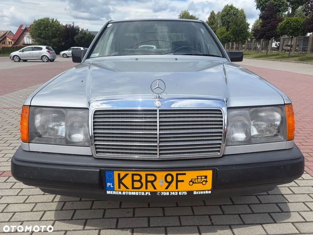 Mercedes-Benz W124 1988 photo 2