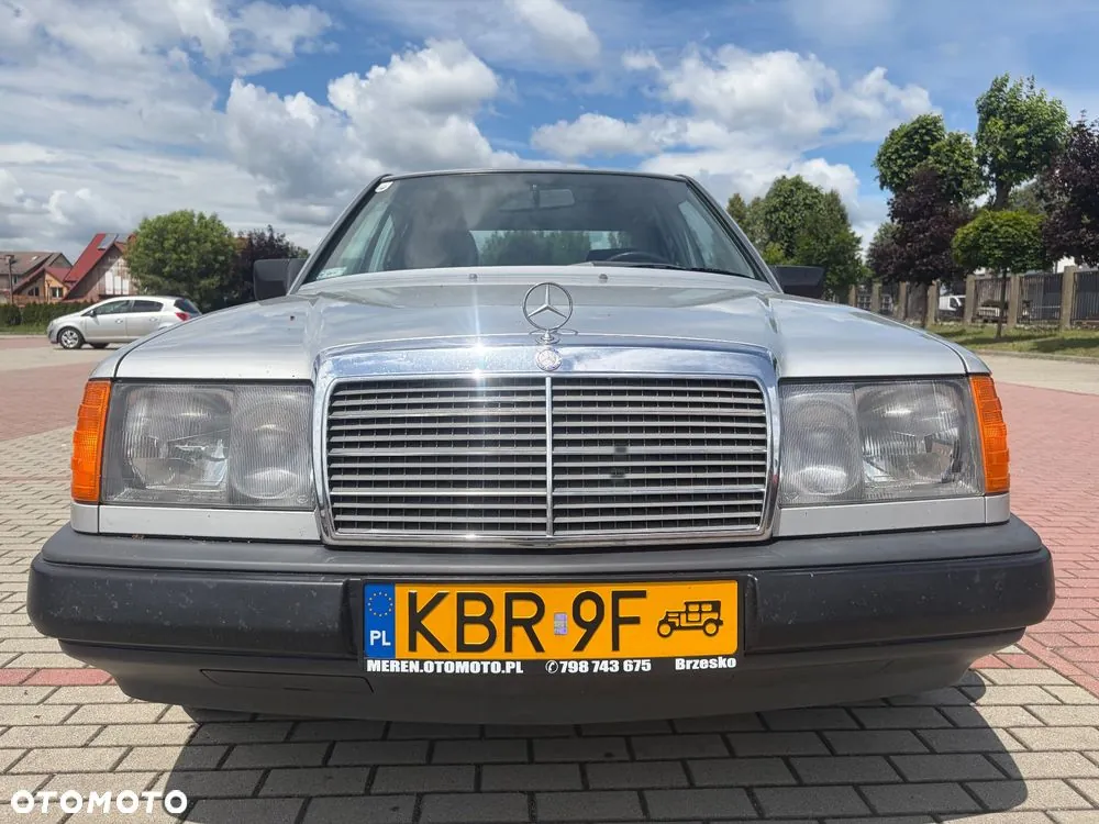 Mercedes-Benz W124 1988 photo 4
