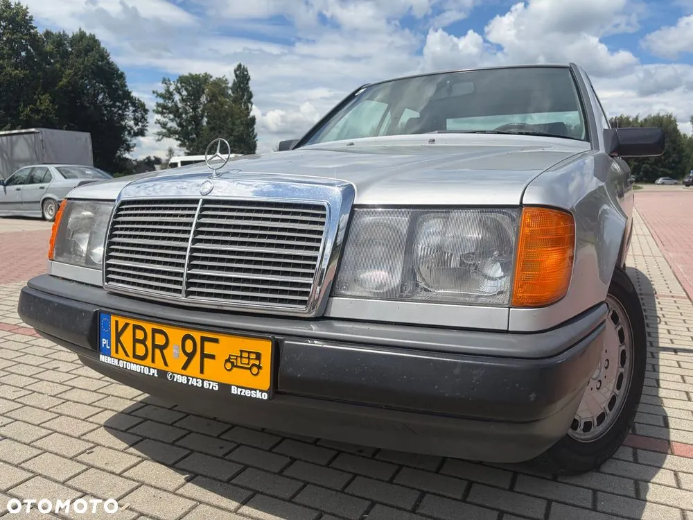 Mercedes-Benz W124 1988 photo 3