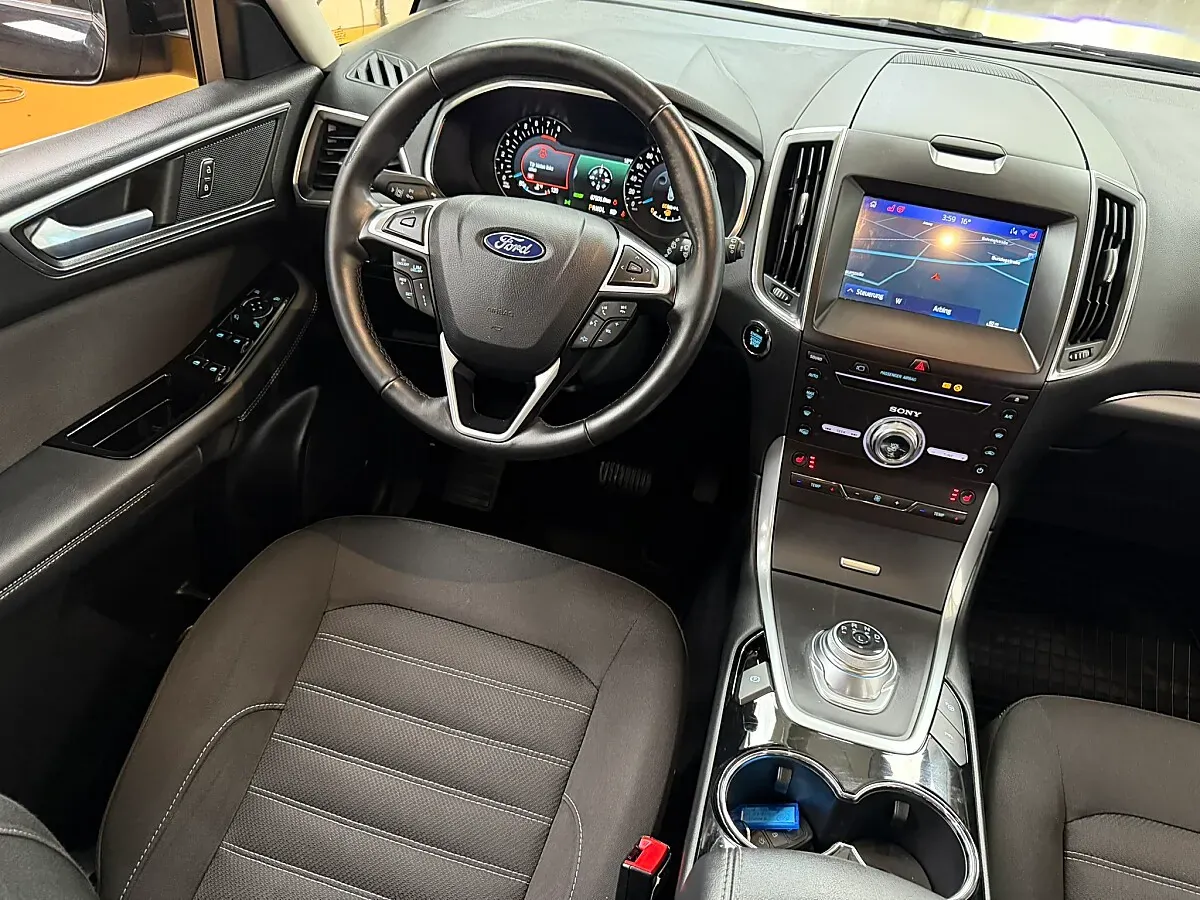 Ford Galaxy 2023 photo 2