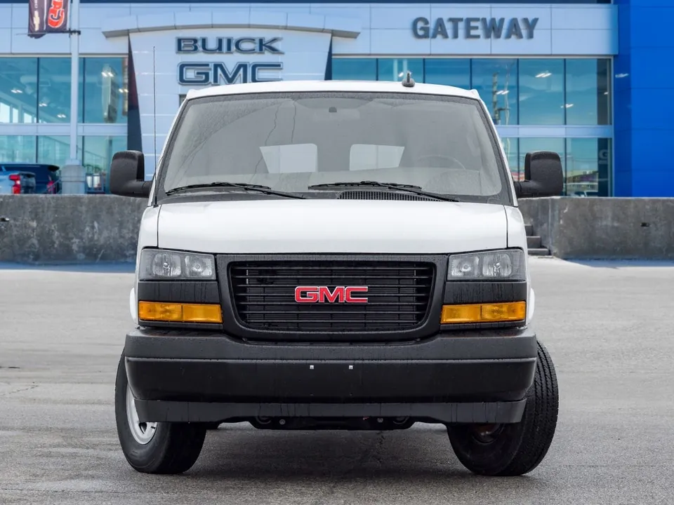 GMC Savana 2025 photo 2