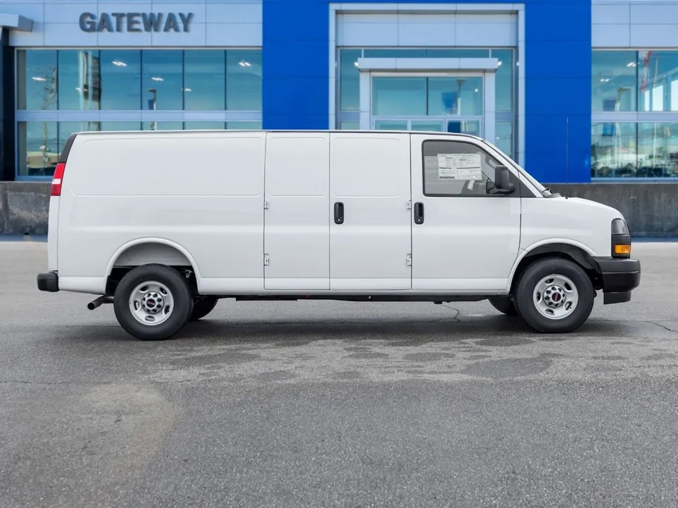 GMC Savana 2025 photo 3