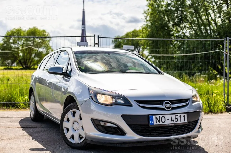 Opel Astra 2015 photo 2