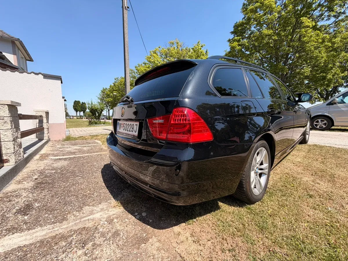 BMW 3 Series 2009 photo 2