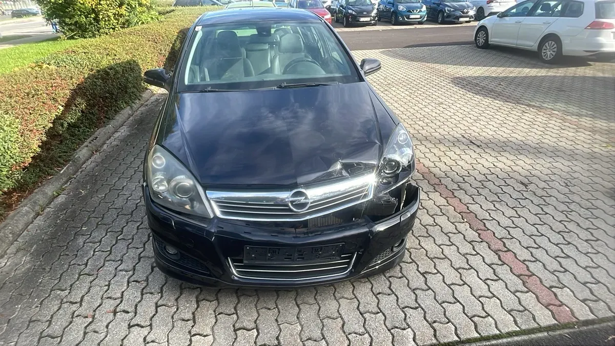 Opel Astra 2009 photo 2
