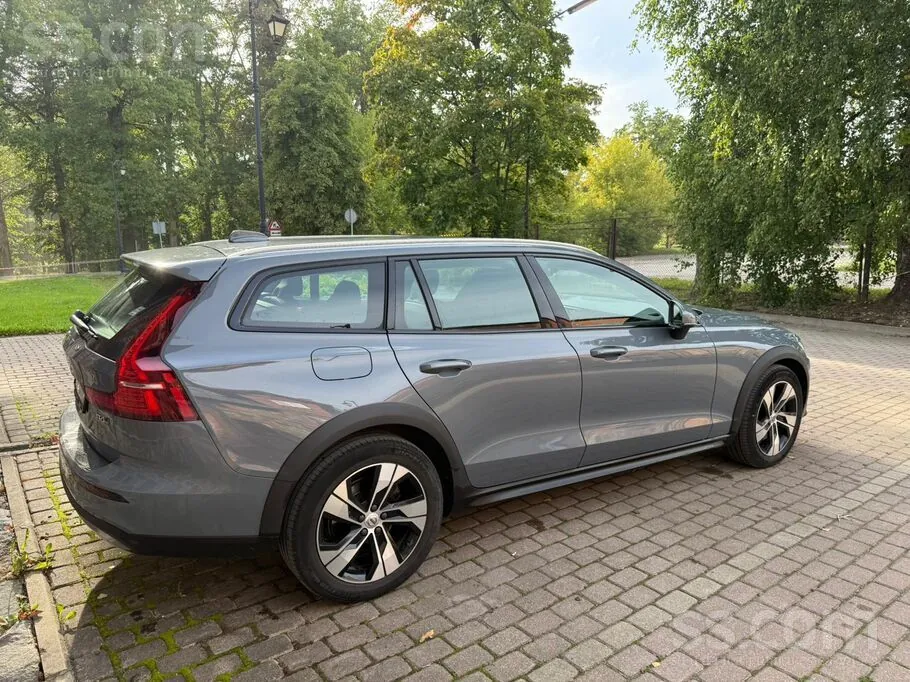 Volvo V60 2022 photo 3